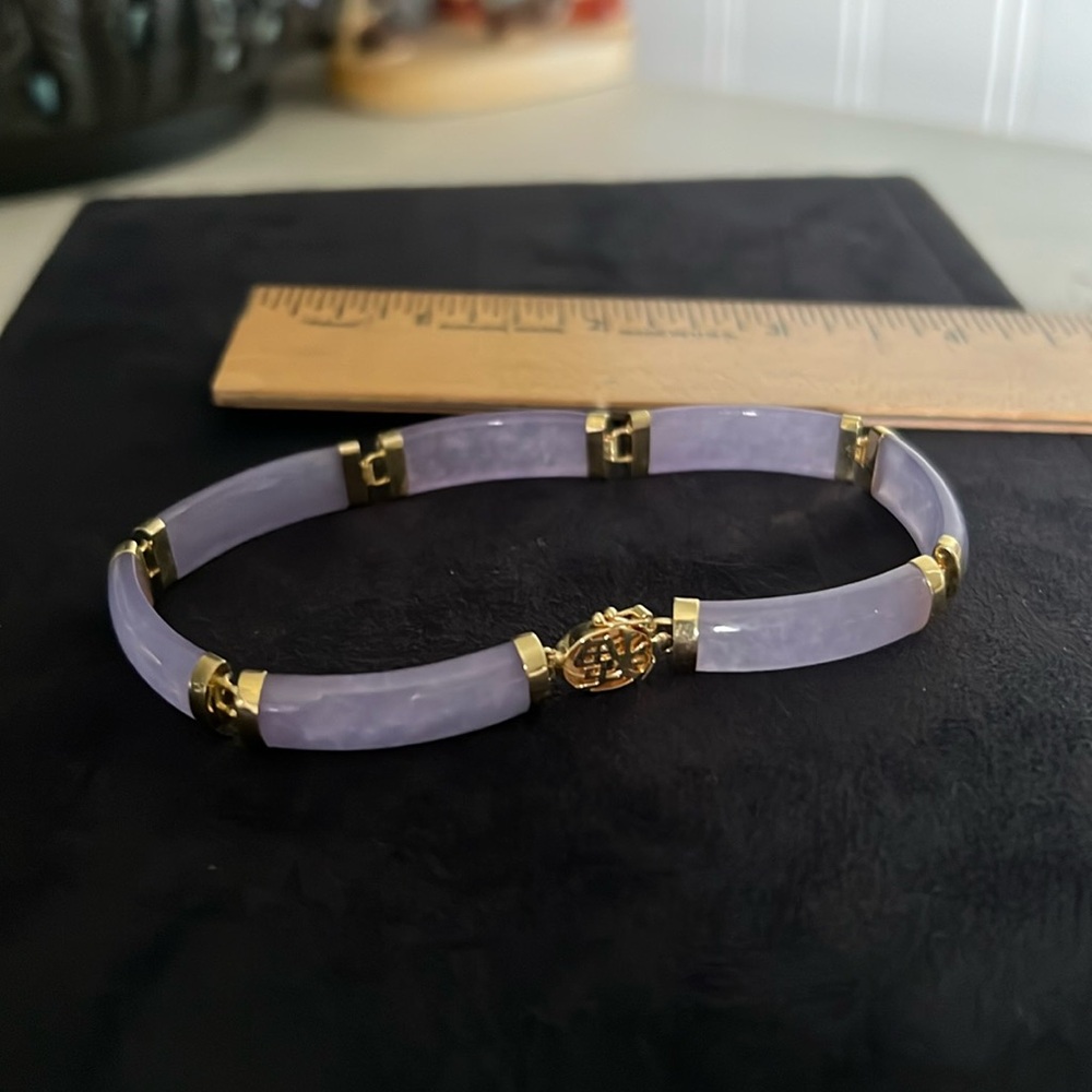 Vintage 14k gold stamped Lavender Jade bracelet Hong Kong with brand mark